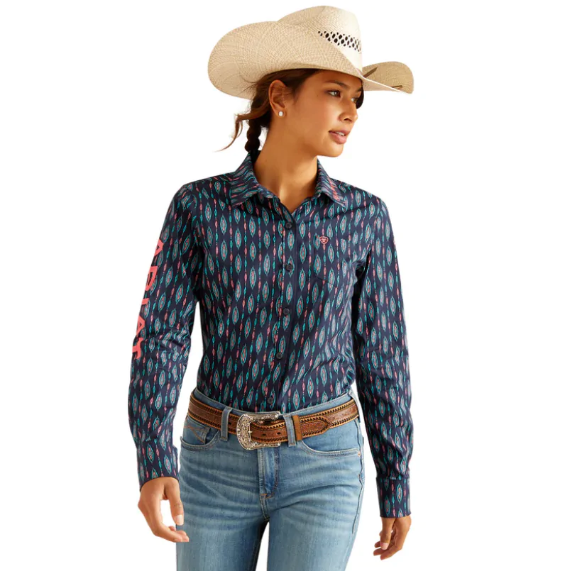 IND24 - JCA - Ariat Wmns Wrinkle Resist Team Kirby Stretch Shirt - Backwoods Ikat