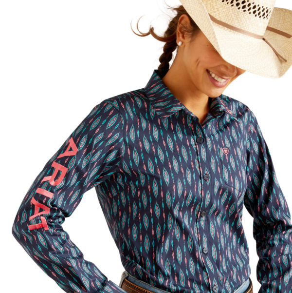 IND24 - JCA - Ariat Wmns Wrinkle Resist Team Kirby Stretch Shirt - Backwoods Ikat - Image 5
